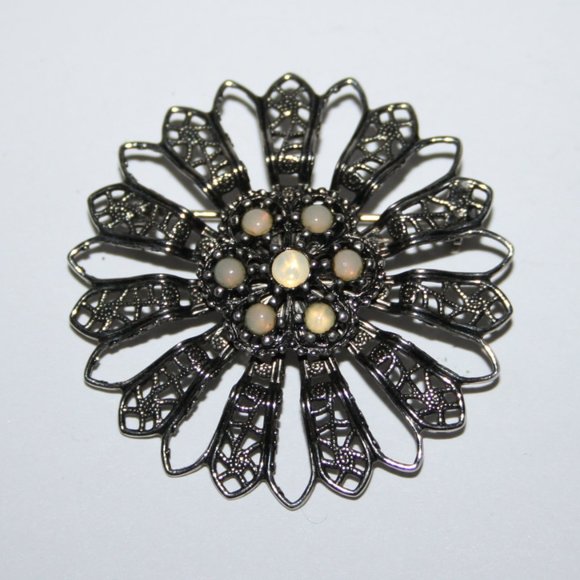 Vintage silver flower brooch - Picture 1 of 3